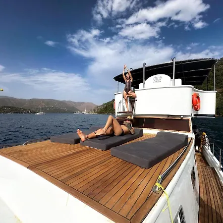 Ayken Boat ספינת מלון